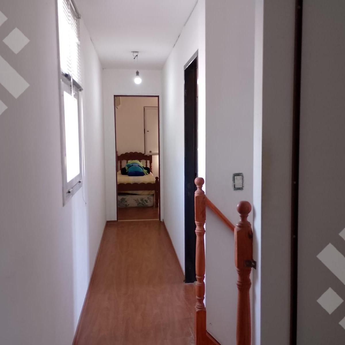 En Venta, Casa de 5 Dorm. con Piscina, B° Aldeas del Valle 3
