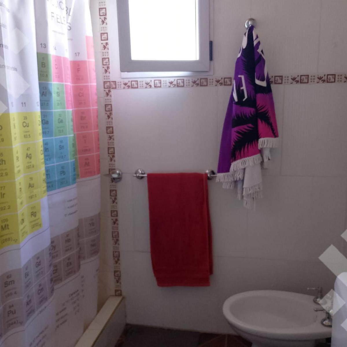 En Venta, Casa de 5 Dorm. con Piscina, B° Aldeas del Valle 2