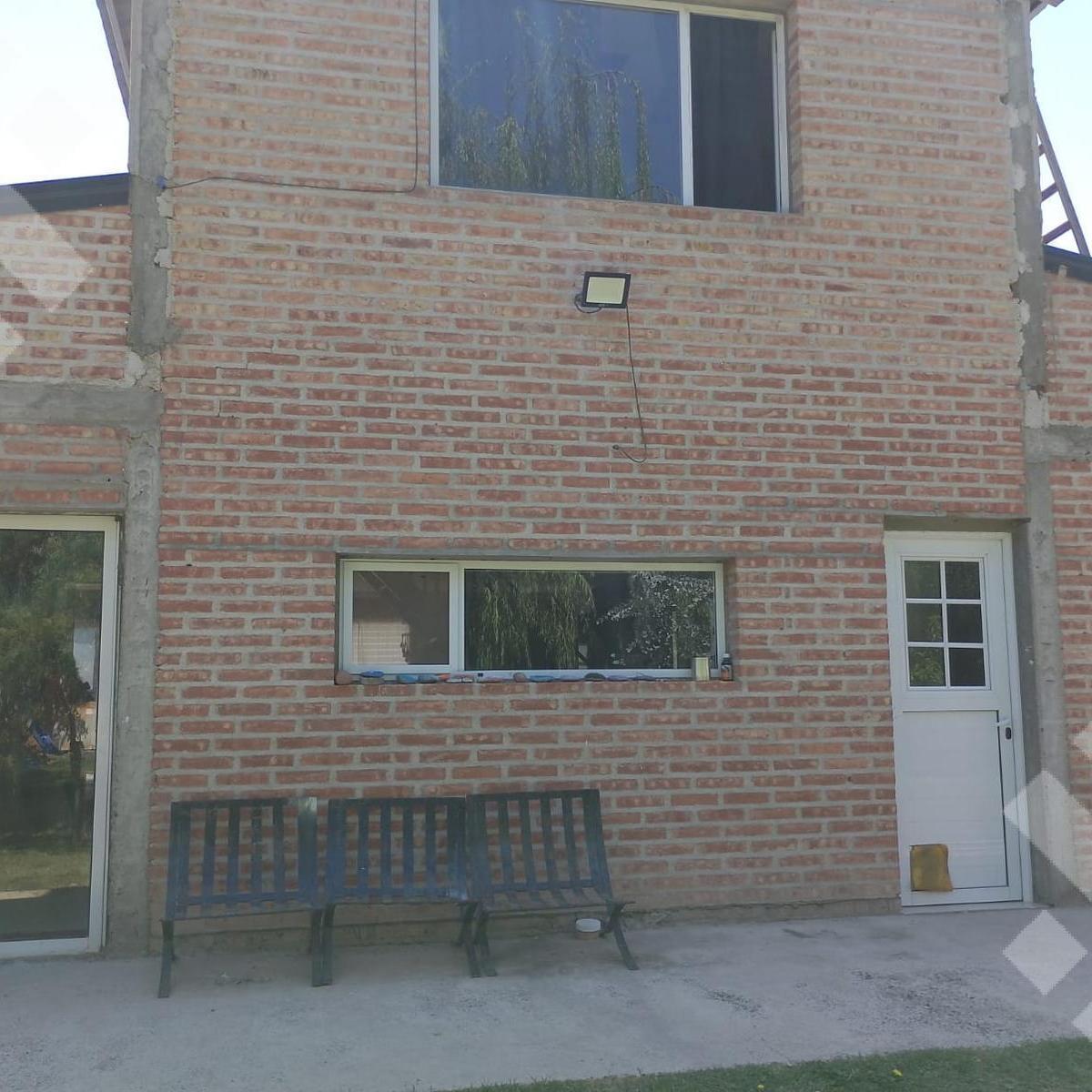 En Venta, Casa de 5 Dorm. con Piscina, B° Aldeas del Valle 4