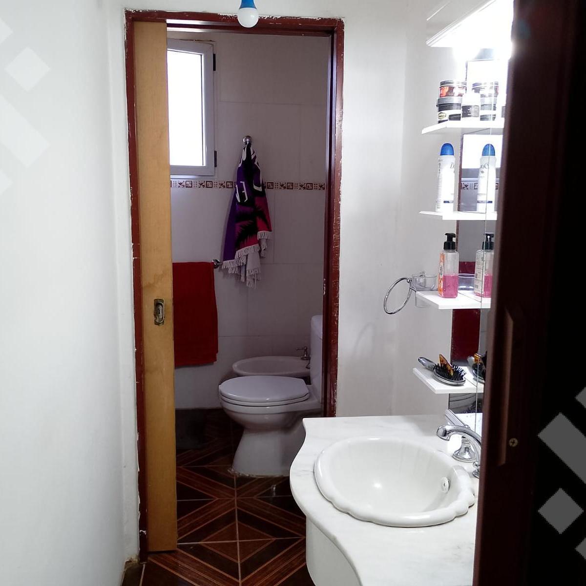 En Venta, Casa de 5 Dorm. con Piscina, B° Aldeas del Valle 5