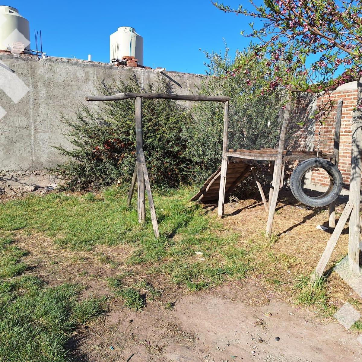 En Venta, Casa de 2 Dorm., B° Jardín, San Patricio del Chañar 4