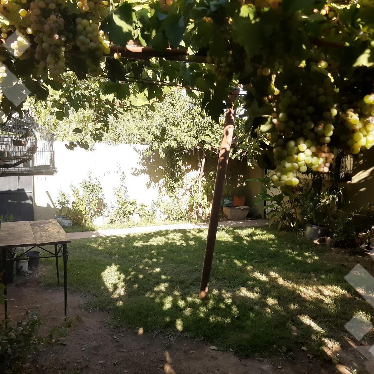 En Venta, Casa de 3 Habitaciones y Quincho, Plottier. 2