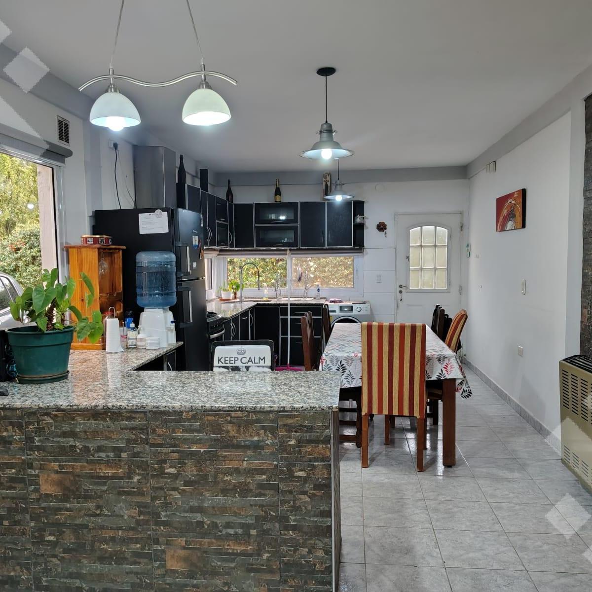 En Venta, Casa de 4 Dorm., Barrio Los Cerezos I 4