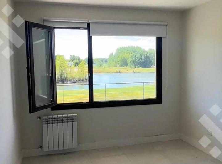 En Venta, Depto de 2 dormitorios, Complejo TorrePiedra, Los Canales de  Plottier 1