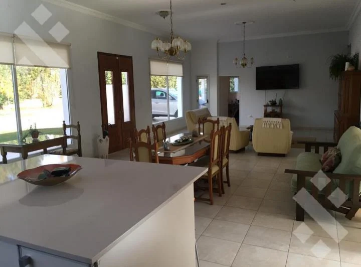 Se Alquila, Casa de 4 Dormitorios en Comahue Golf Club , Neuquén Apto Crédito 2