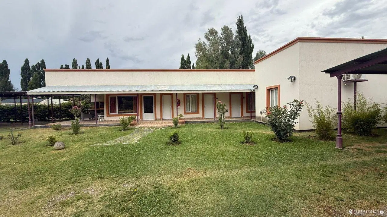 Alquiler  Complejo de 4 Dptos. y 2 Casas - Percy Clark al 1.900. Plottier. Neuquen 3