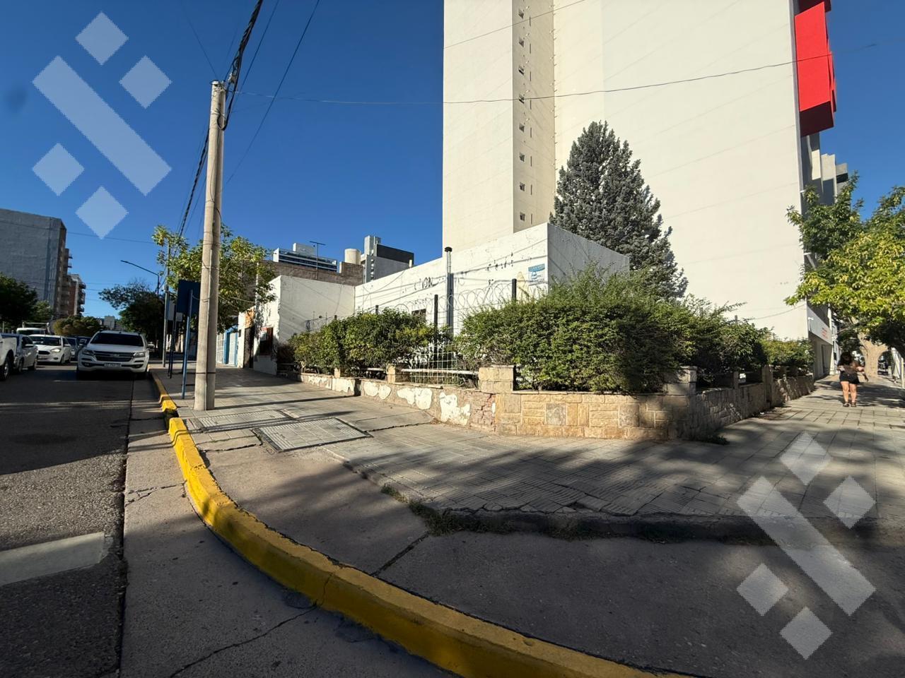 ALQUILER| Casa Comercial en Esquina – Neuquén