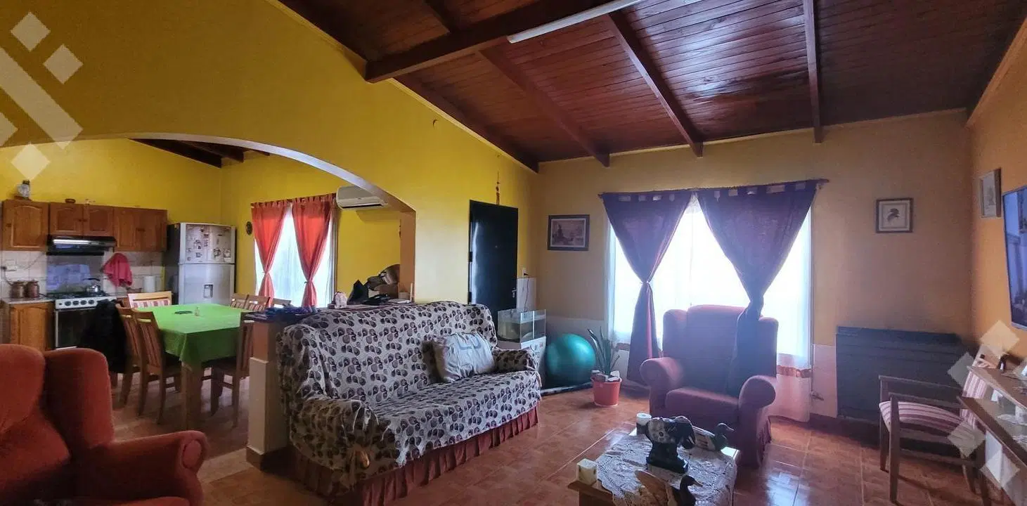 Venta Casa 2 Dormitorios   Departamento 1 dorm. Centenario 2