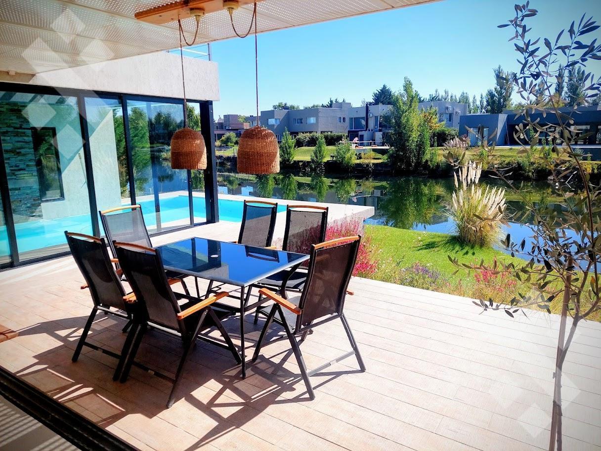 Foto de ALQUILER CASA 4 DORMITORIOS - B° LA ZAGALA, NEUQUÉN, imagen 2