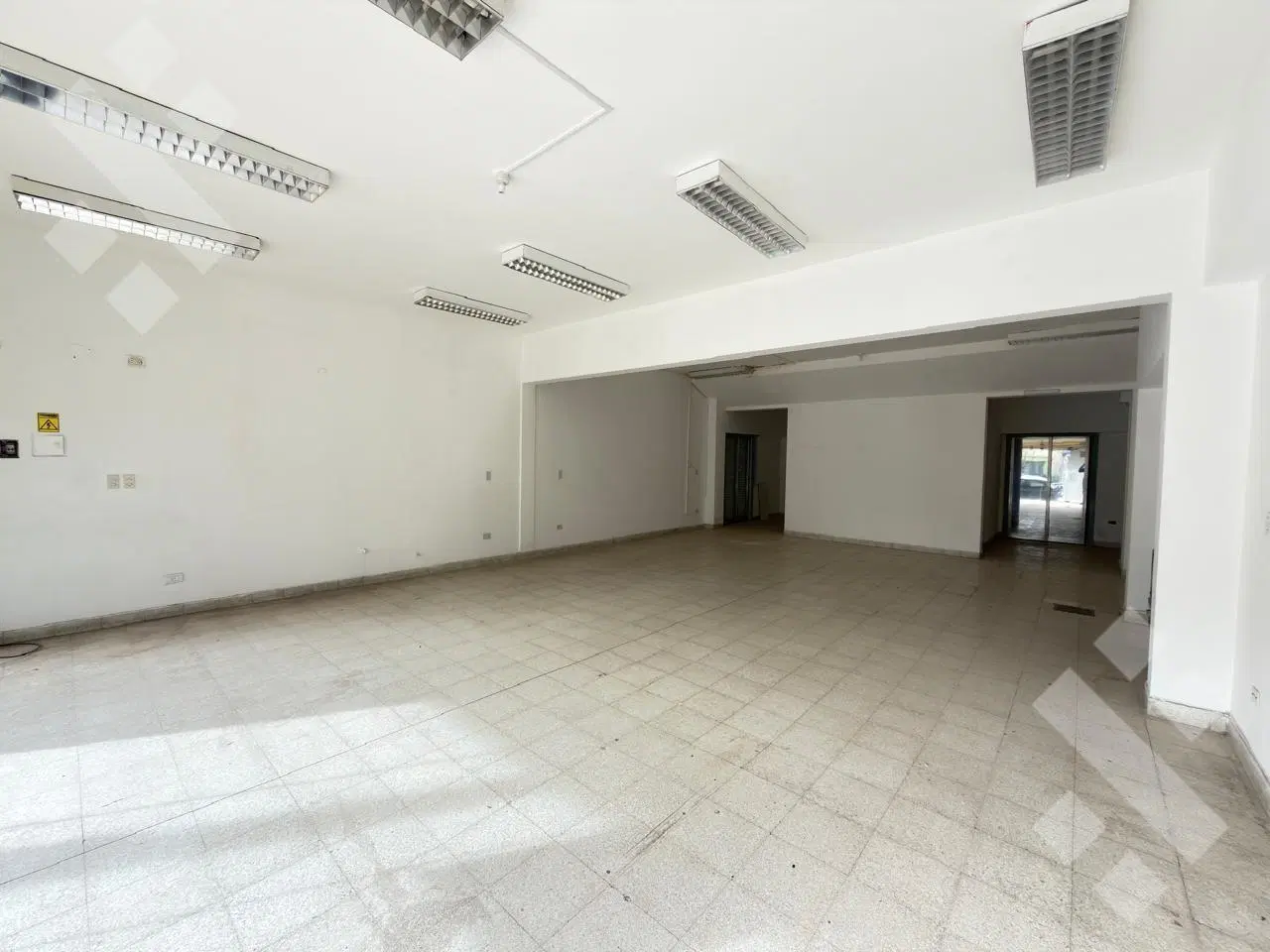 ALQUILER local comercial centro de Neuquen 3
