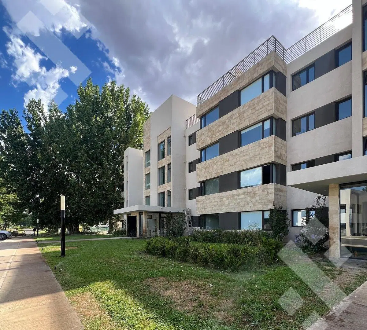 En Venta | Departamento de 2 Dormitorios | Terraza | Los Canales Golf Club | Plottier 2