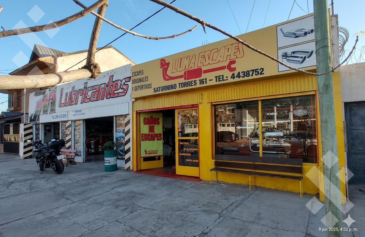 Foto de VENTA: LOCALES COMERCIALES + DEPARTAM. A RESTAURAR - NEUQUEN CAPITAL, imagen 2