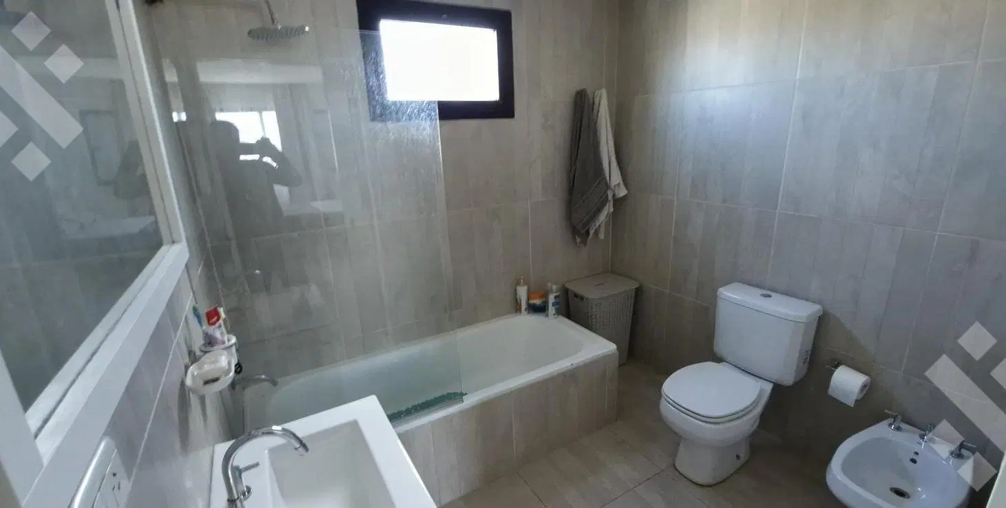 En Venta Casa 3 Dorm | Patio   Quincho Independiente con Potencial Ampliación en Terrazas Neuquén 3