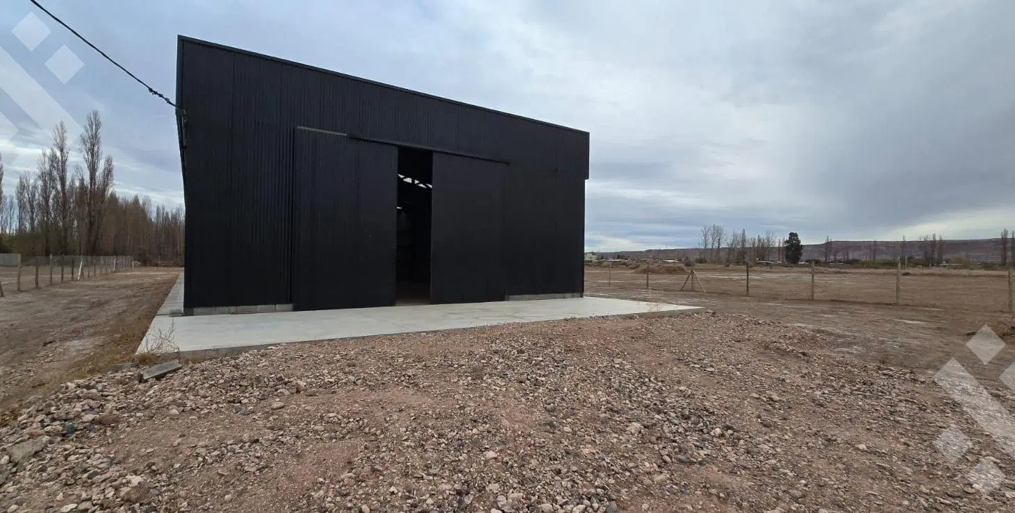 En Alquiler Galpón de 420m2 en lote de 3500m2 sobre calle Trenque Lauquen Neuquén 5