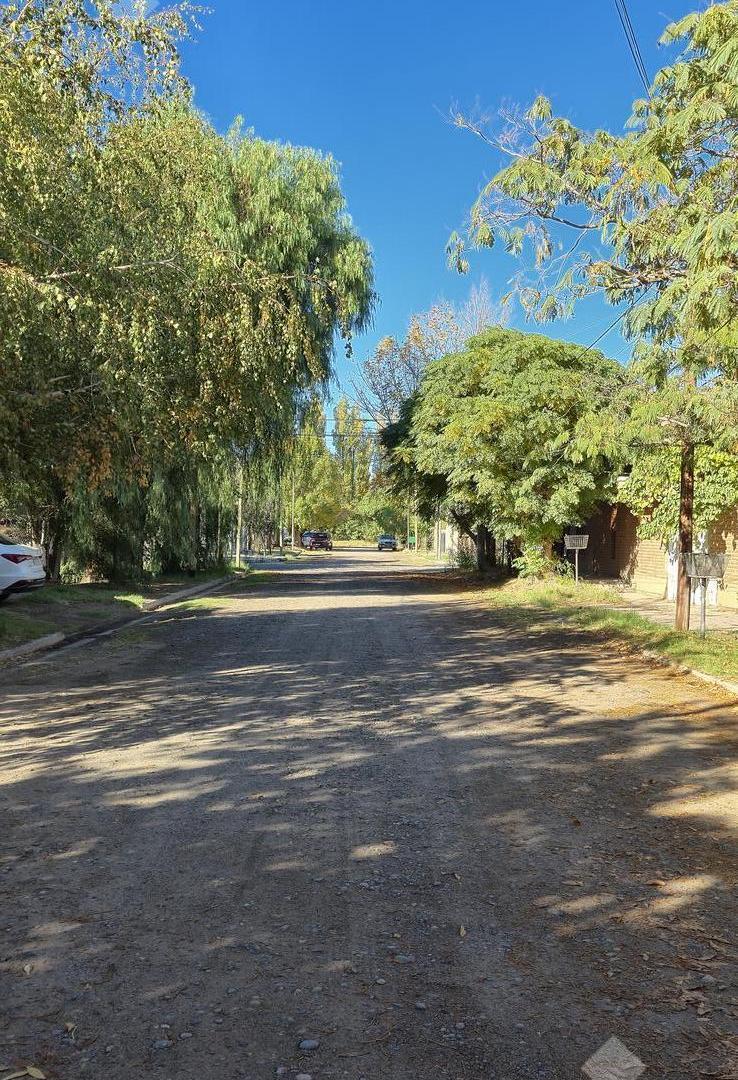 EN VENTA CASA PLOTTIER NEUQUÉN | LOTEO LOS ÁNGELES | Lote 408 m² | 2 Dorm Estudio | Garage