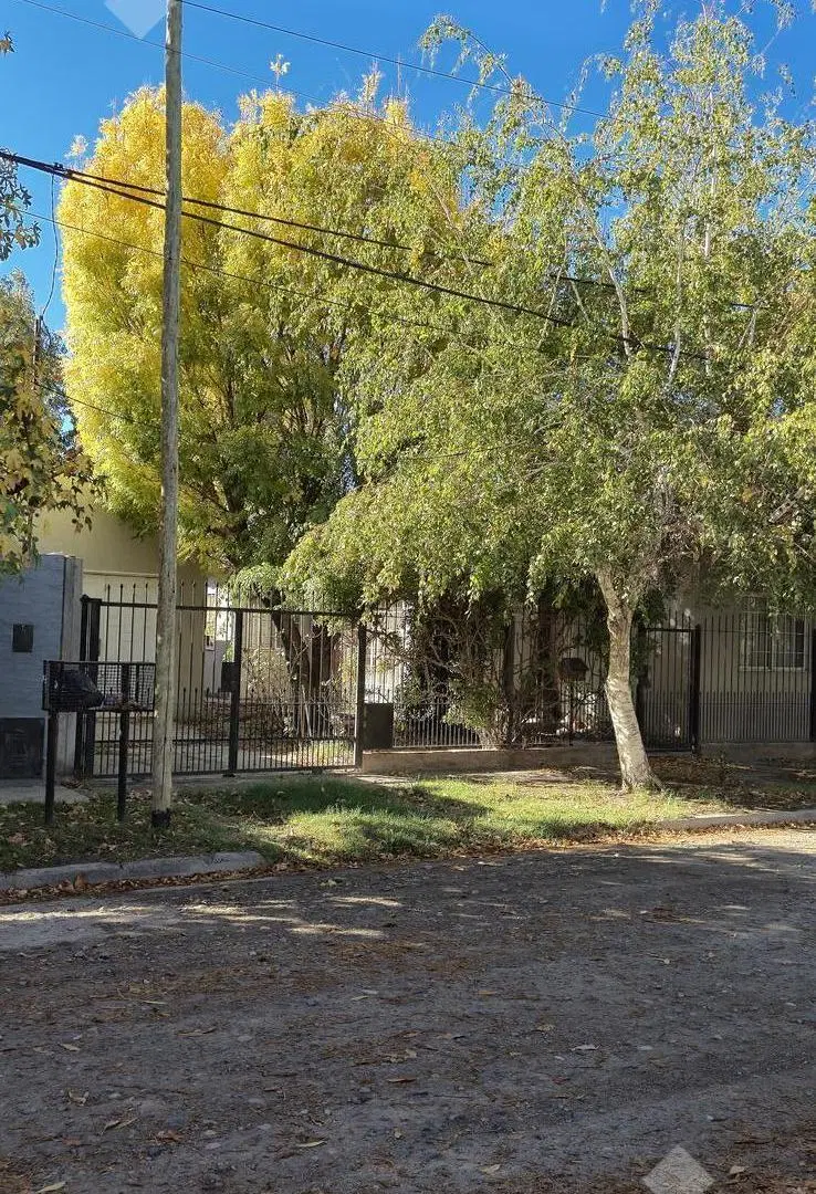 EN VENTA CASA PLOTTIER NEUQUÉN | LOTEO LOS ÁNGELES | Lote 408 m² | 2 Dorm   Estudio | Garage 4