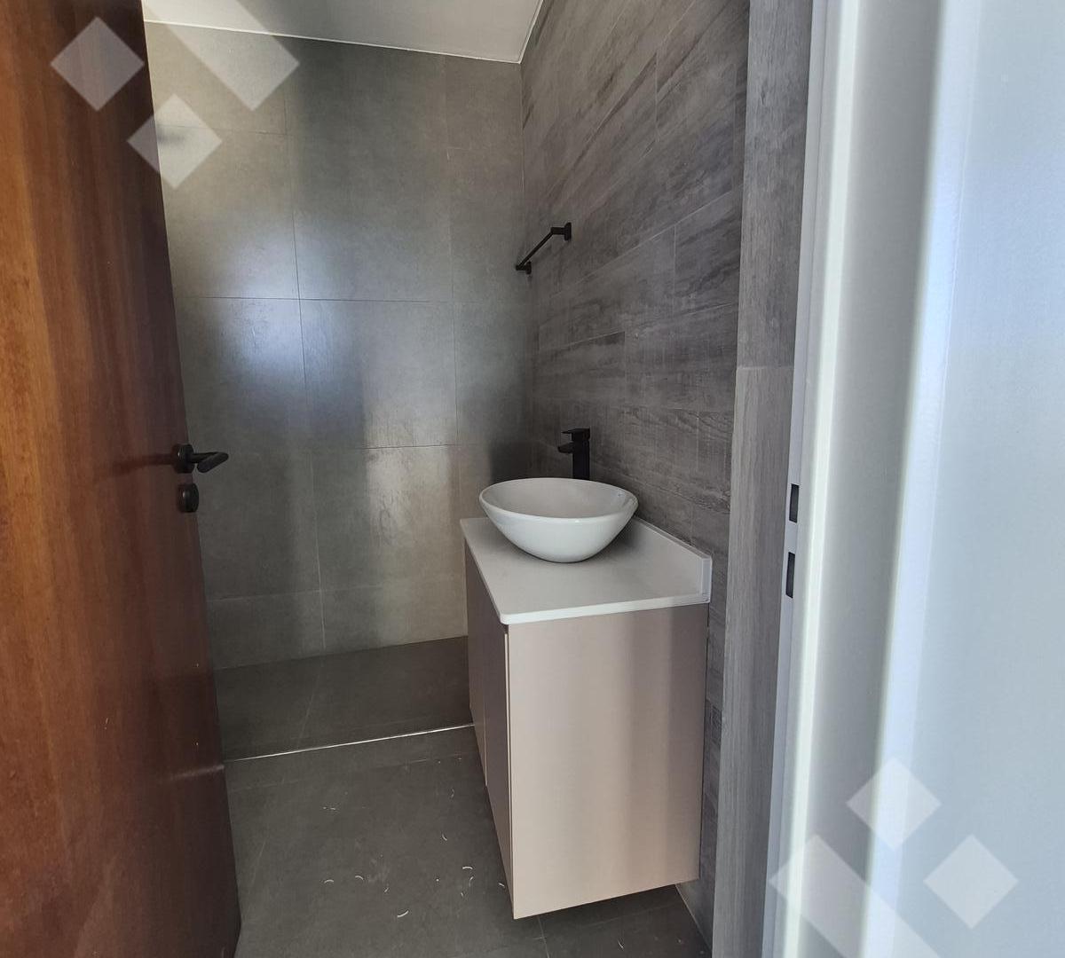 Foto de VENTA DÚPLEX 2 DORMITORIOS (A ESTRENAR) - B° JORGE NEWBERY, CIPOLLETTI, imagen 3