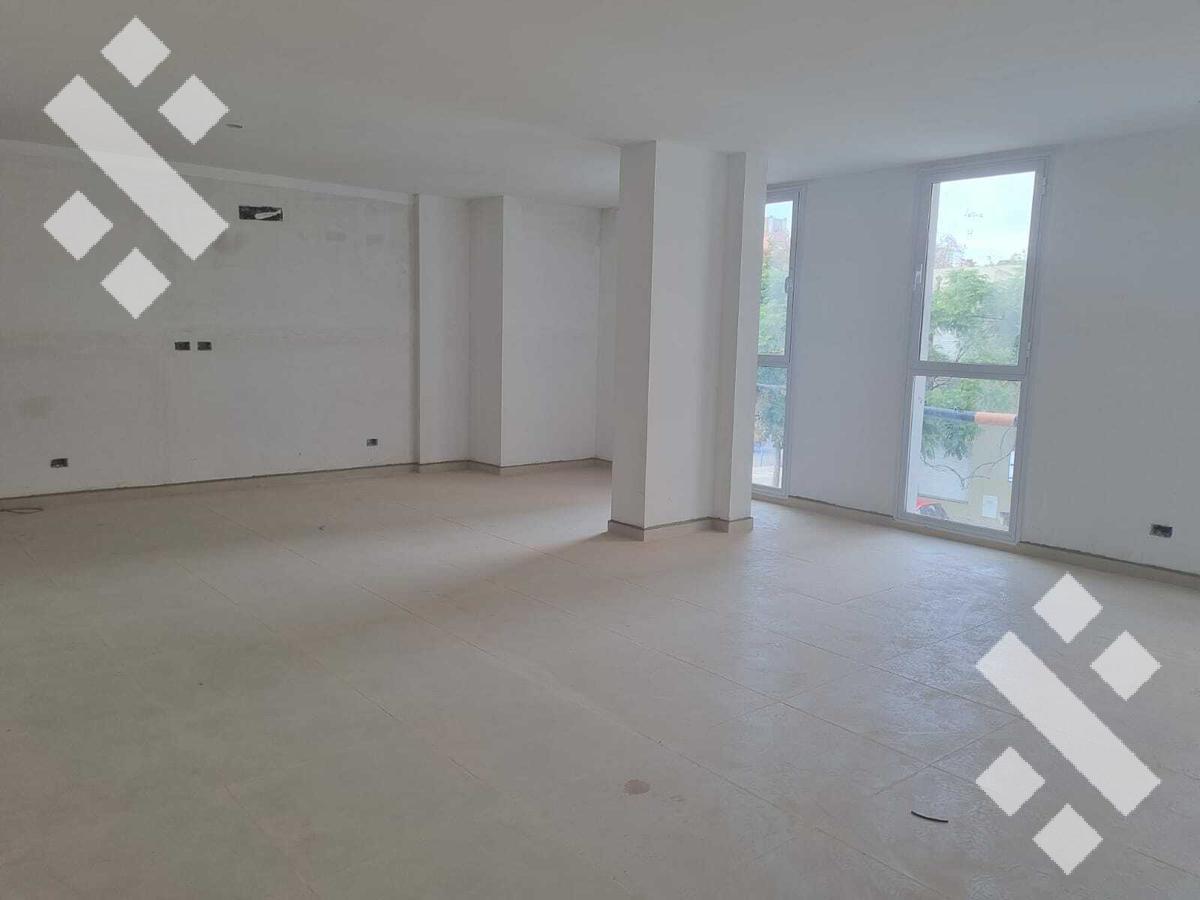 Foto de Venta oficina con cochera centro Neuquén, imagen 2