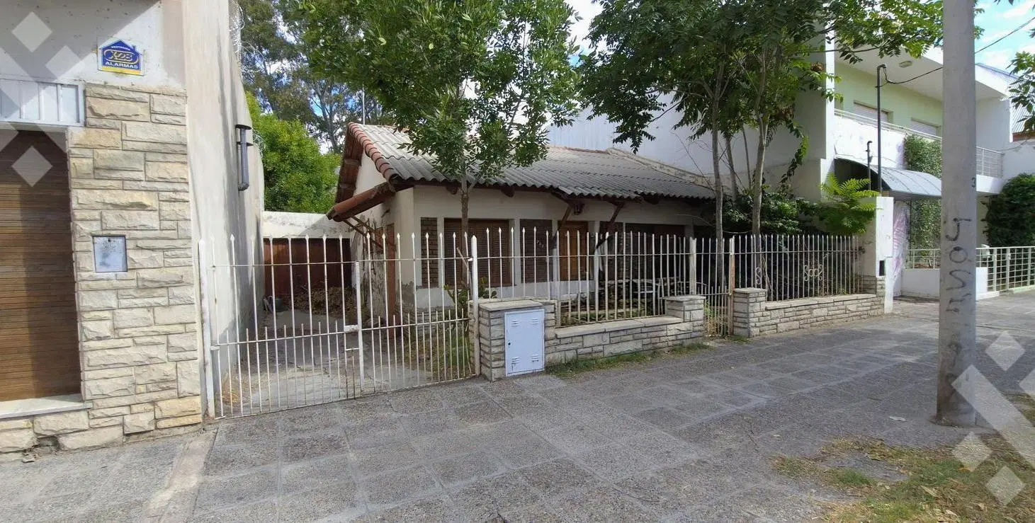 En Venta Casa en Lote de 500m2 | Apto Desarrollo | Rivadavia 735 Neuquén 3