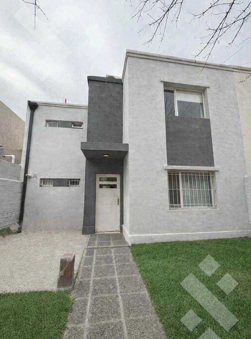 VENTA DUPLEX 3 DORMITORIOS - B° RINCÓN LINDO, CIPOLLETTI