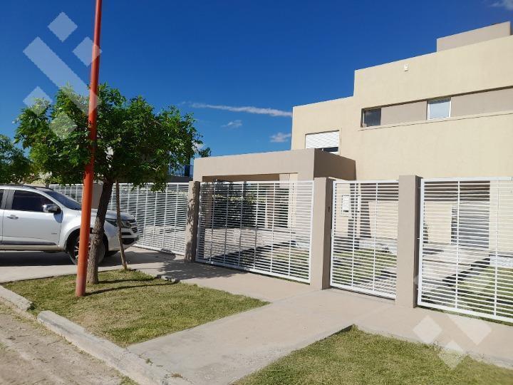 VENTA CASA 3 DORMITORIOS - B° MANZANAR GINES, CIPOLLETTI