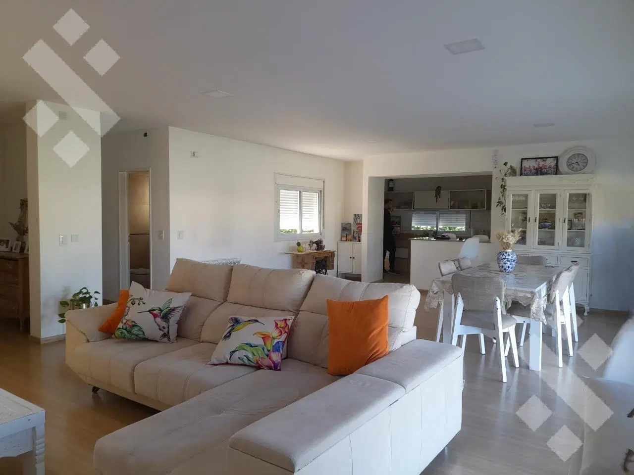 VENTA CASA 3 DORMITORIOS - B° MANZANAR GINES, CIPOLLETTI 5