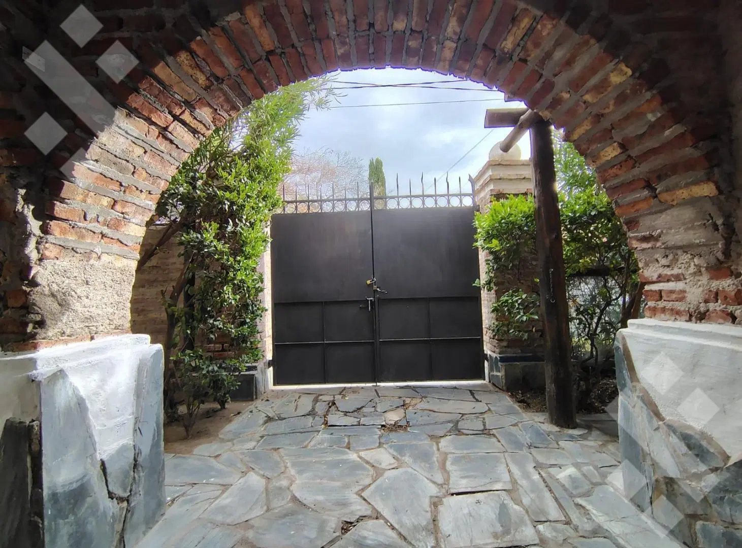 Se alquila | Casa de 5 Dormitorios | Barrio Jardines del Rey 4