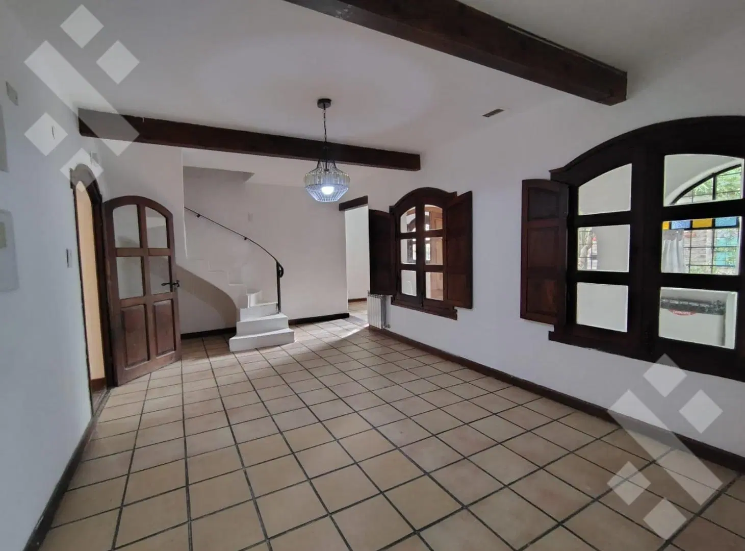 Se alquila | Casa de 5 Dormitorios | Barrio Jardines del Rey 3