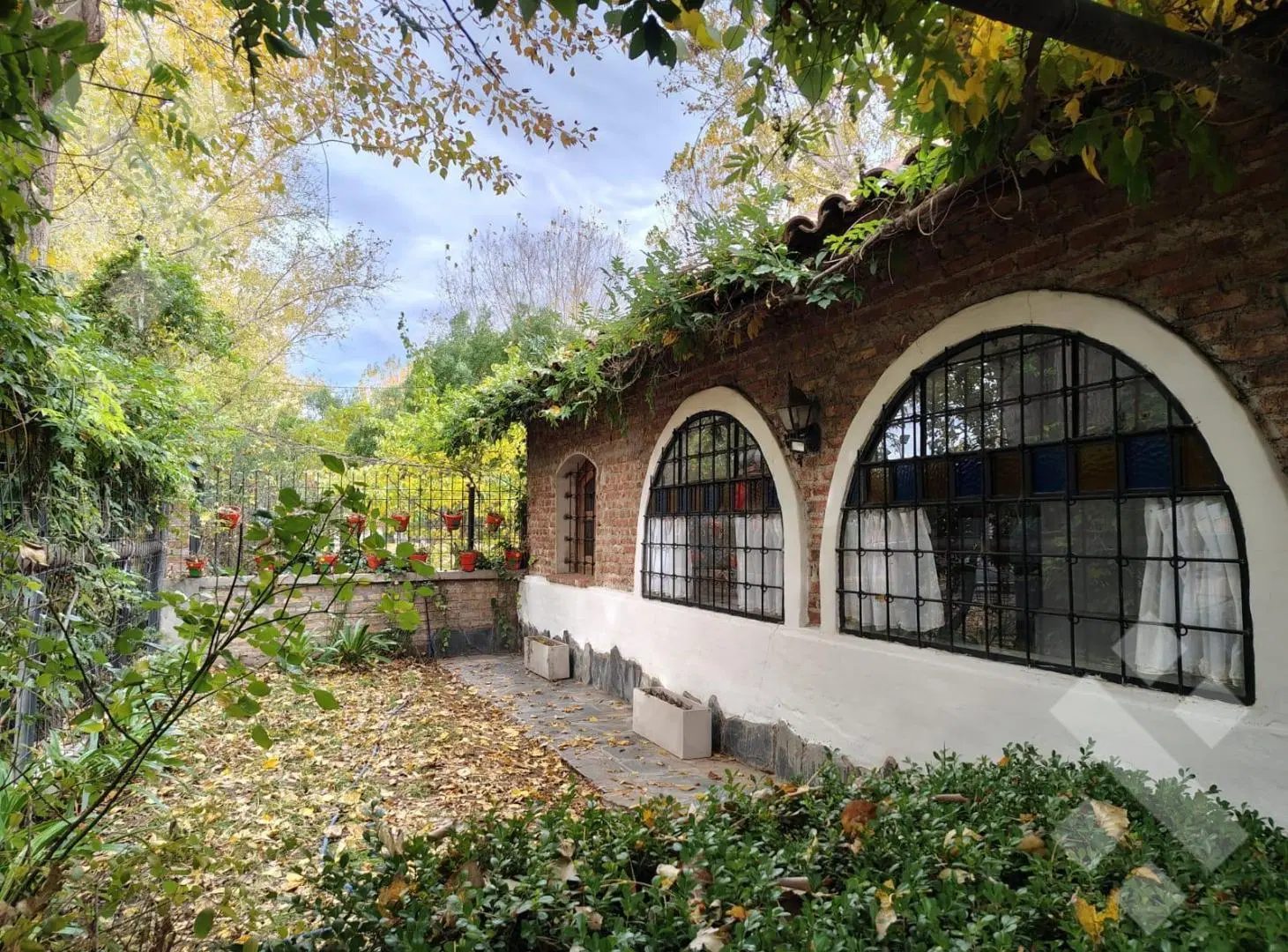 Se alquila | Casa de 5 Dormitorios | Barrio Jardines del Rey 2