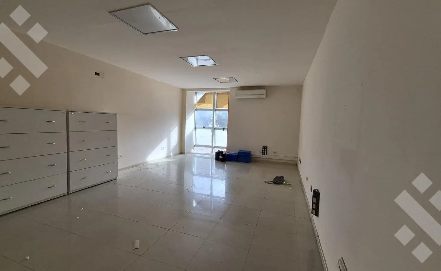 Edificio Comercial, TRES PLANTAS PARA OFICINAS 3