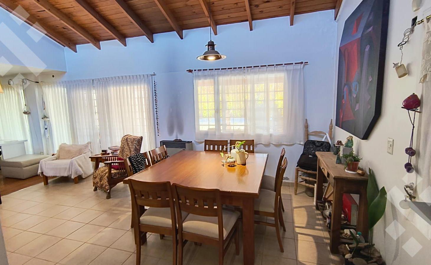 VENTA CASA 4 DORMITORIOS - B° MANZANAR VII, CIPOLLETTI
