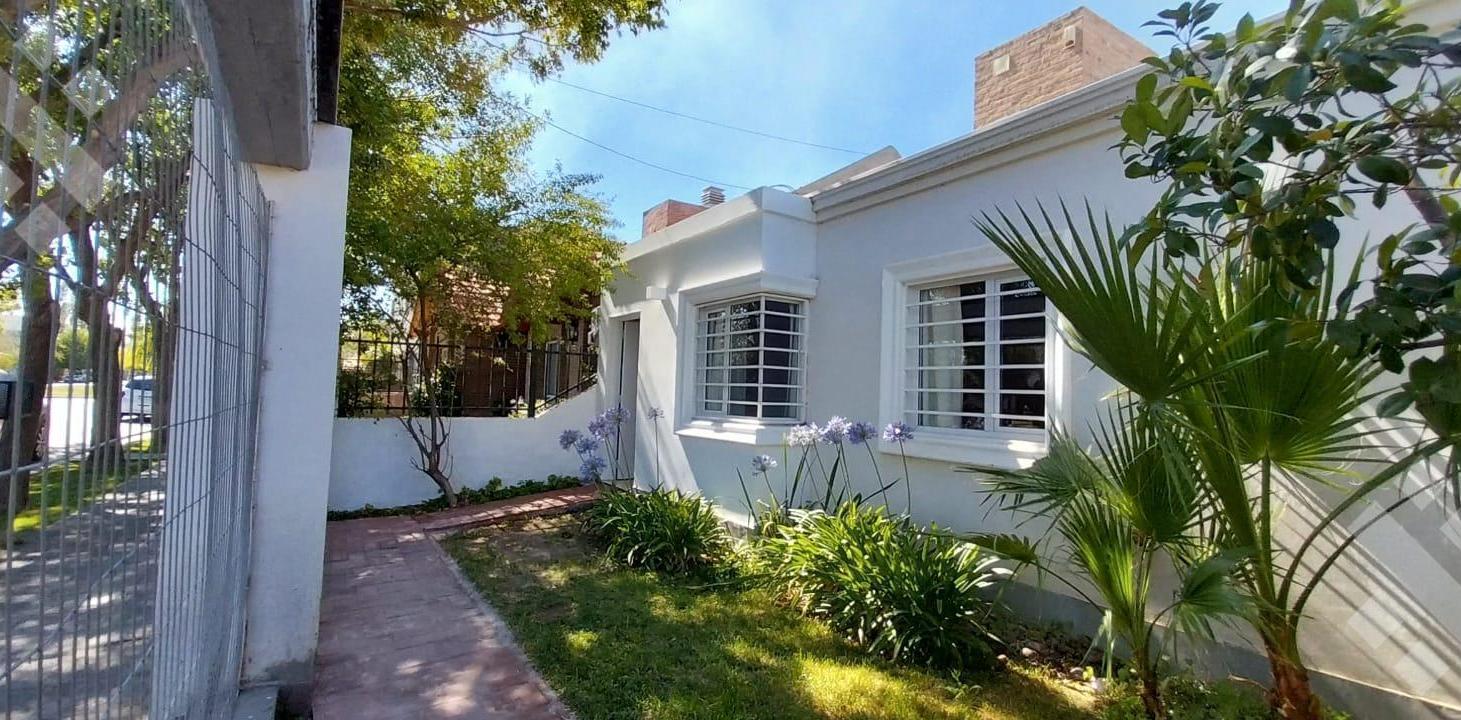 Foto de VENTA CASA 4 DORMITORIOS - B° MANZANAR VII, CIPOLLETTI, imagen 3