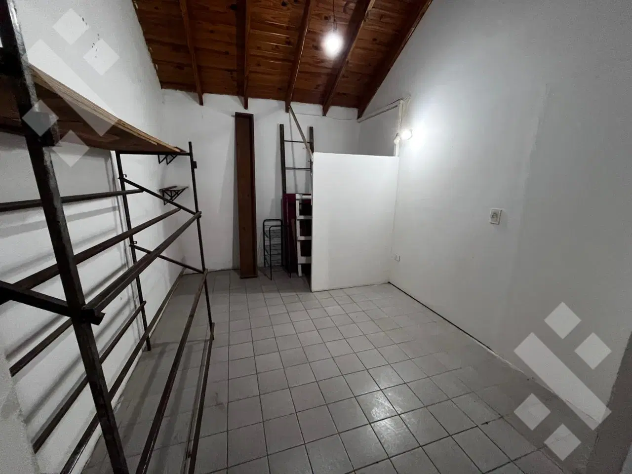 Casa en alquiler- Apto local comercial 5