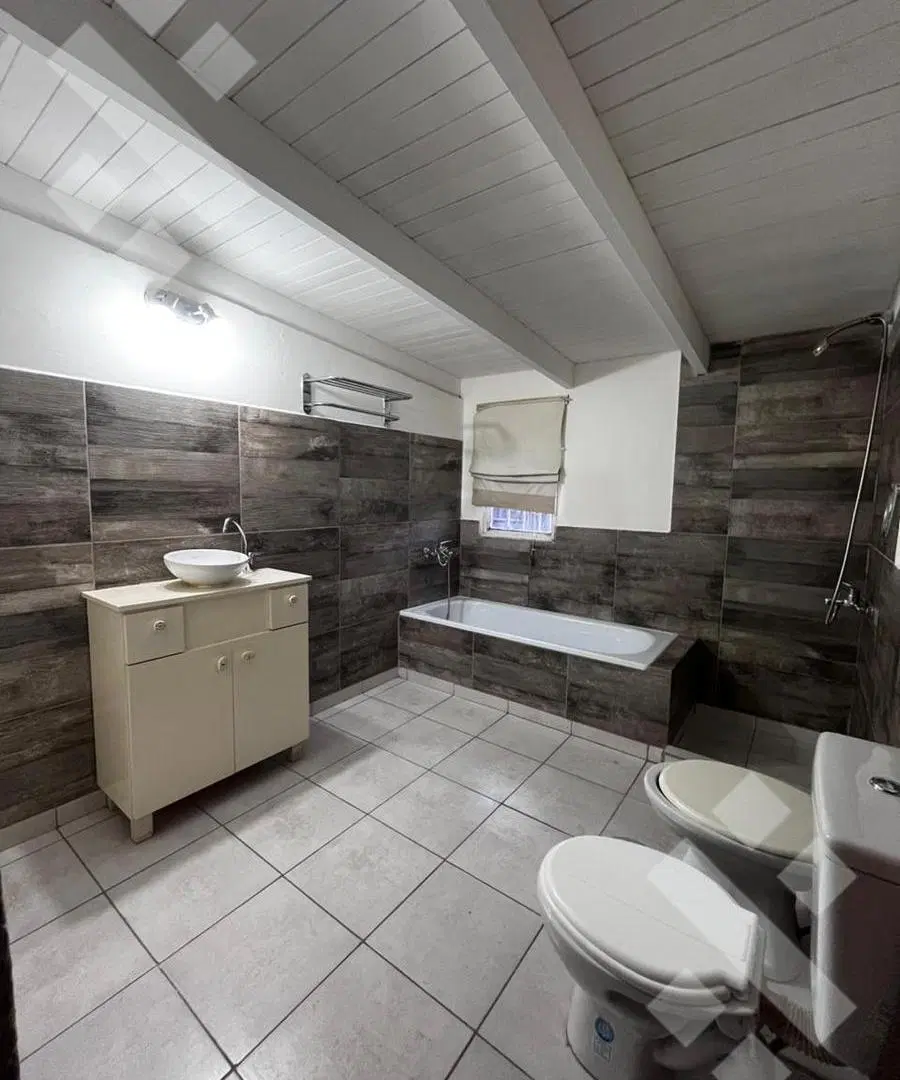 Casa en alquiler- Apto local comercial 3