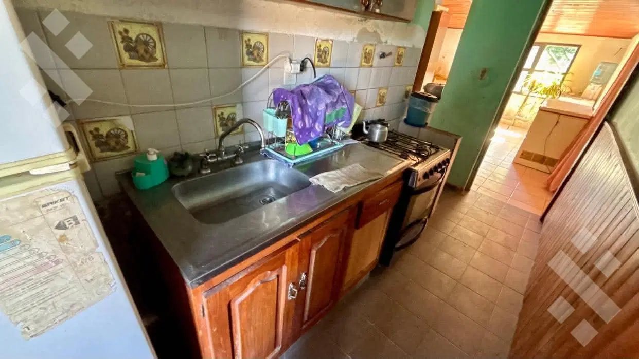 VENTA Casa de 3 dormitorios en barrio Sarmiento, Centenario, Neuquén. 2
