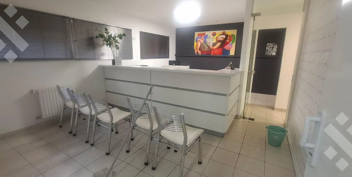 Venta edificio de 2 plantas ideal oficina / consultorio Cipolletti. Rio Negro 3