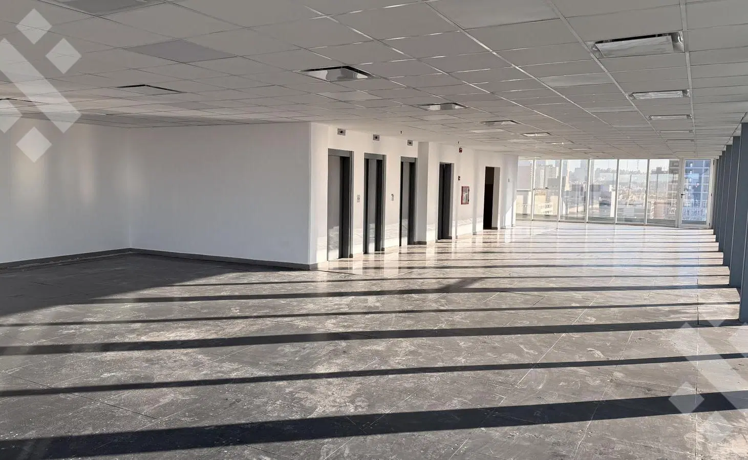 ALQUILER OFICINA 260m2 CON 2 COCHERAS - MICROCENTRO NEUQUÉN 4