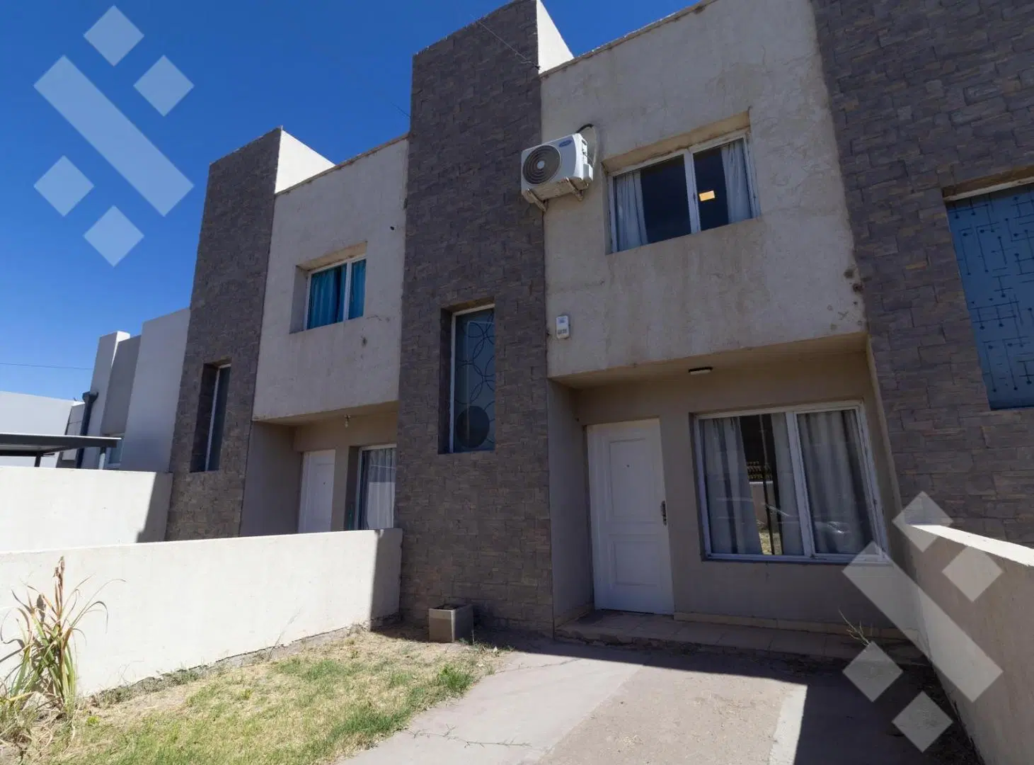 Alquiler duplex 2 dormitorios B° Perticone Centenario 3