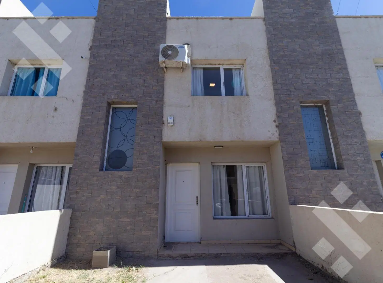 Alquiler duplex 2 dormitorios B° Perticone Centenario 2