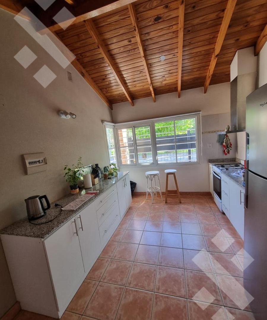 Foto de CASA APTO CREDITO EN BARRIO EL MANZANAR - CIPOLLETTI - RIO NEGRO, imagen 2