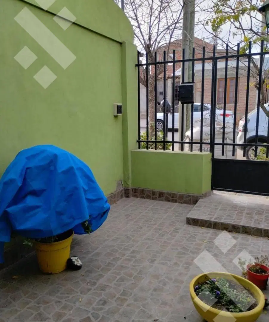 Alquiler Casa 3 Dormitorios - B° Saperes 2