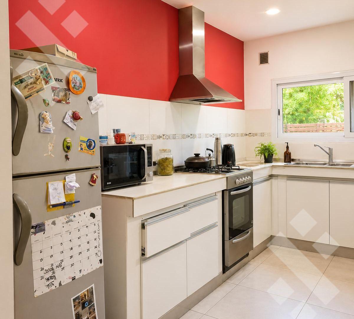 Foto de VENTA - CASA 3 DORMITORIOS - B° LA HERMINIA - CIPOLLETTI, imagen 2
