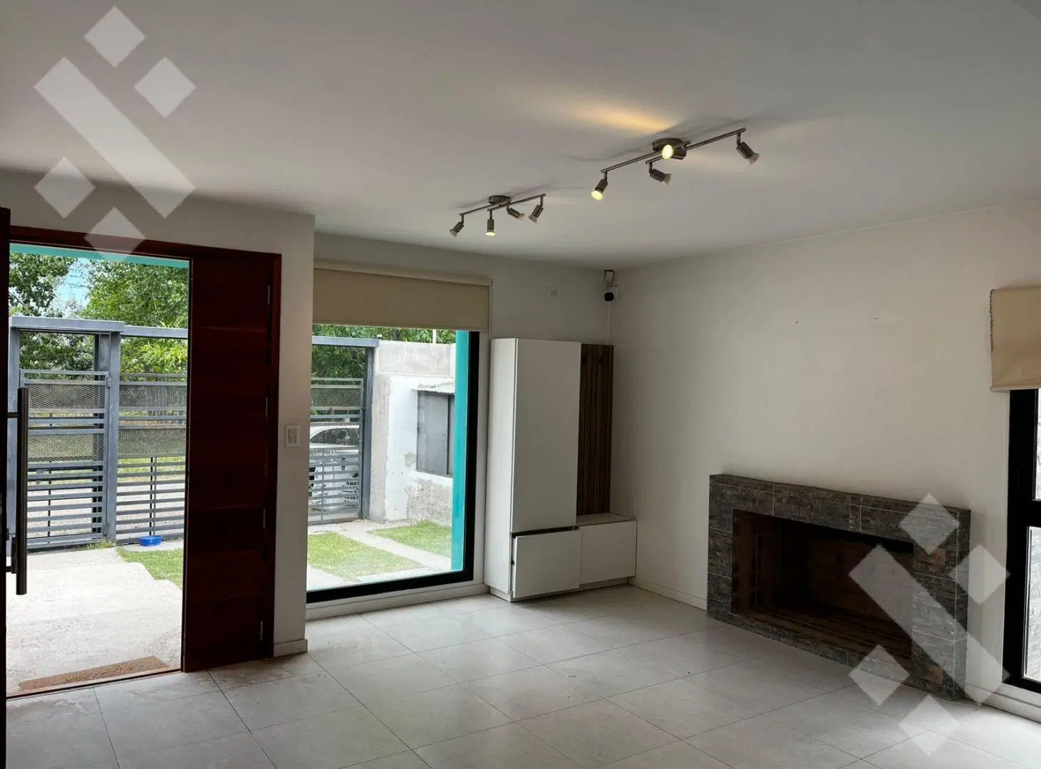 VENTA CASA 2 DORMITORIOS (APTA CRÉDITO HIPOTECARIO) - B° ENTRE AGUAS, GENERAL ROCA 3