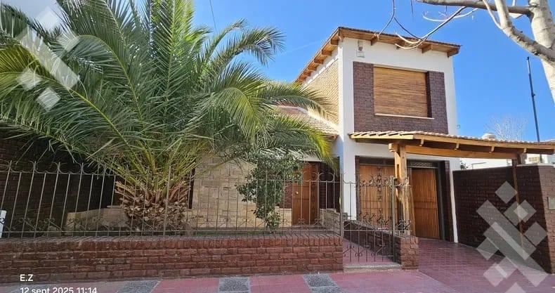 Venta Casa calle Miguel A. Camino al 400