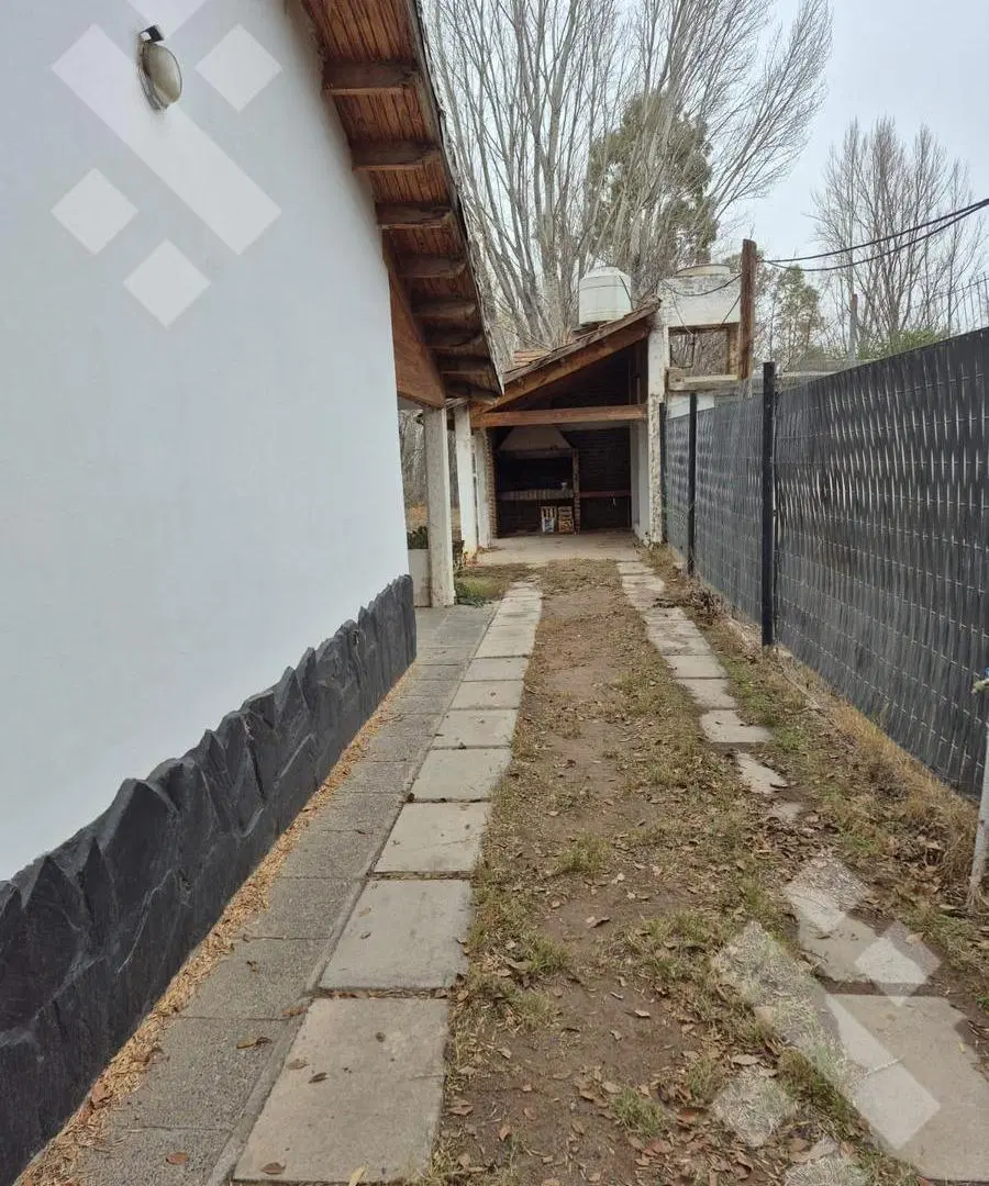 Se alquila | Casa de 2 Dormitorios | Barrio La Herradura, Plottier 3