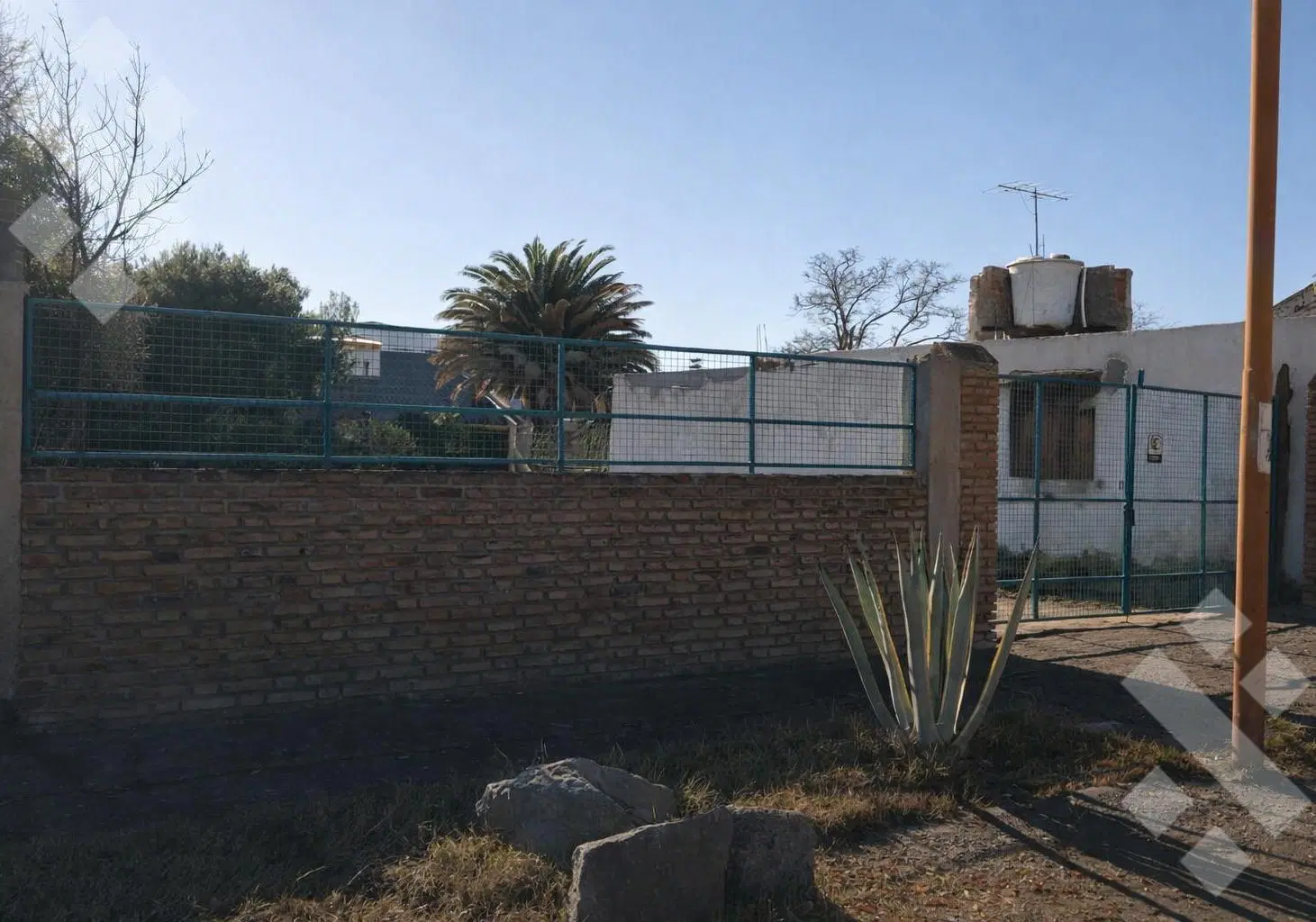 VENTA TERRENO con casa y departamento 2