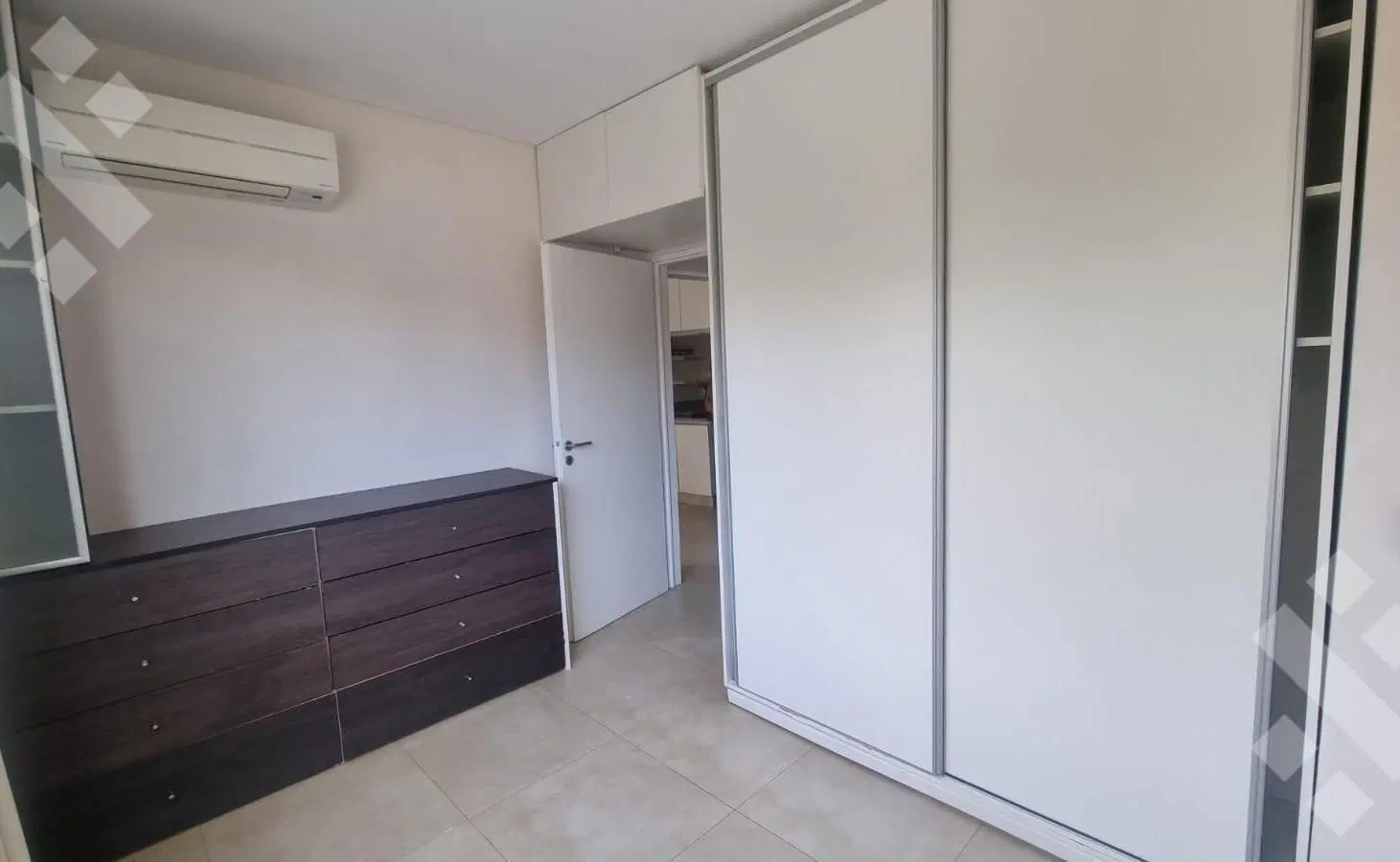 Alquiler Departamento 1 dormitorio con cochera Neuquén 2