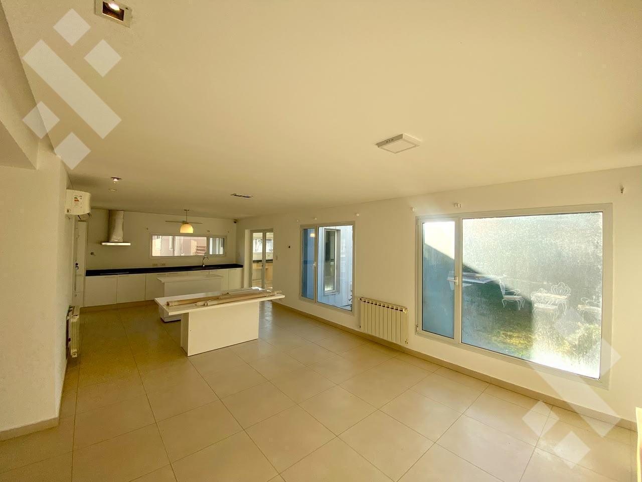 Foto de Venta Casa 3 Dormi con Quincho y Pileta - Bº Cerrado Villa Muluen, imagen 4