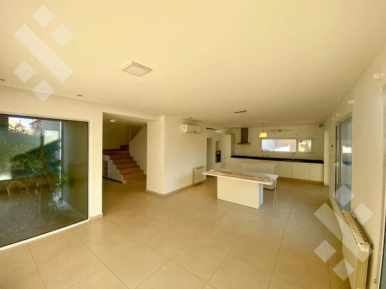 Foto de Venta Casa 3 Dormi con Quincho y Pileta - Bº Cerrado Villa Muluen, imagen 3