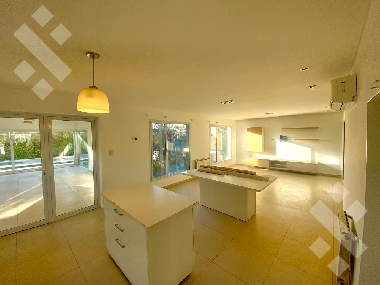 Foto de Venta Casa 3 Dormi con Quincho y Pileta - Bº Cerrado Villa Muluen, imagen 5
